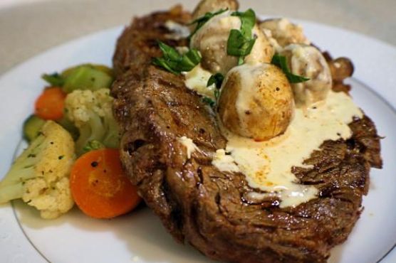 Oven Rib-Eye Steaks with Cream Sauce