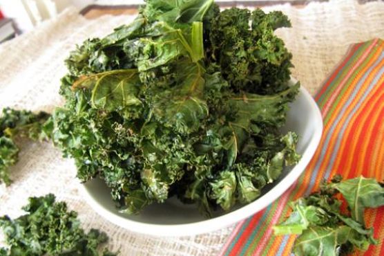 Kale Chips with Parmesan Cheese and Garlic Kale Chips with Parmesan Cheese and Garlic
