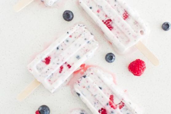 Berry Frozen Yogurt Popsicles Berry Frozen Yogurt Popsicles