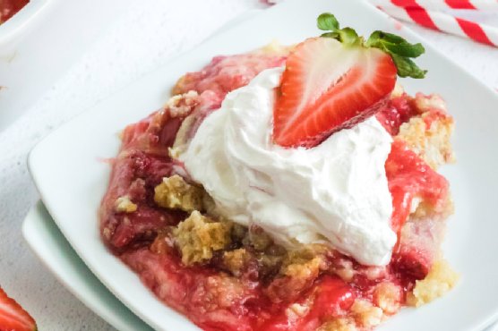 Easy Strawberry Dump Cake Easy Strawberry Dump Cake