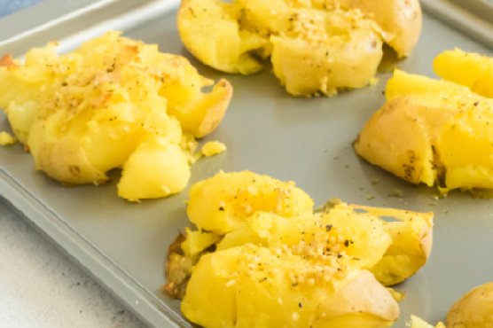 Crispy Garlic Smashed Potatoes Crispy Garlic Smashed Potatoes