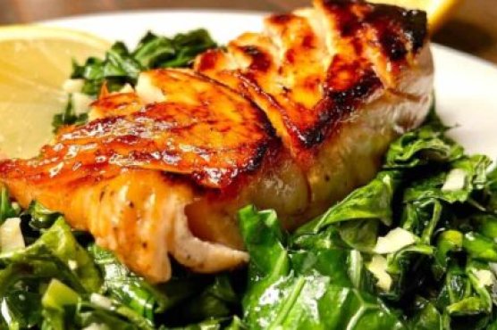 Pan-Seared Honey Glazed Salmon with Collard Greens Pan-Seared Honey Glazed Salmon with Collard Greens
