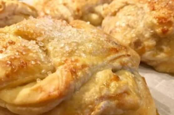 Easy as Pie - Mini Apple Pear Pies for Fall