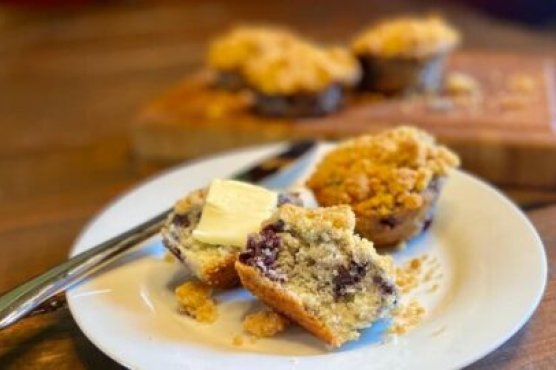 Easy Zesty Blueberry Muffins with Streusel Topping Easy Zesty Blueberry Muffins with Streusel Topping