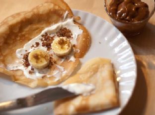 Bailey's Irish Cream Crepes With Creme