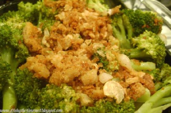 Broccoli With Sautéed Bread Crumbs & Garlic