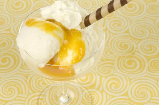 Cheesecake Ice-Cream With Mango Syrup Cheesecake Ice-Cream With Mango Syrup