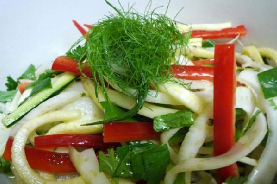 Cold Fennel and Zucchini Noodle Side Salad Cold Fennel and Zucchini Noodle Side Salad