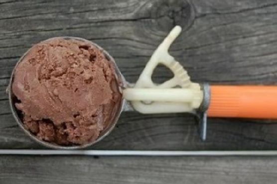Creamy egg-less chocolate ice cream with chocolate chip cookies Creamy egg-less chocolate ice cream with chocolate chip cookies