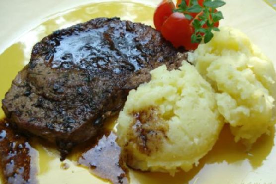 Cutlets with balsamic vinegar, thyme and Parmesan mashed potatoes Cutlets with balsamic vinegar, thyme and Parmesan mashed potatoes