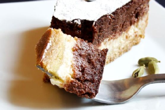 Eggless Cardamom and Chocolate Cheesecake