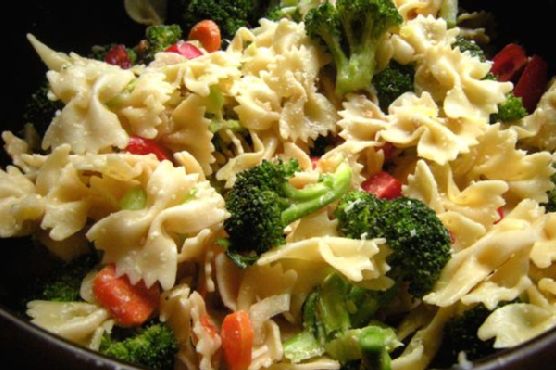 Farfalle With Broccoli, Carrots and Tomatoes Farfalle With Broccoli, Carrots and Tomatoes