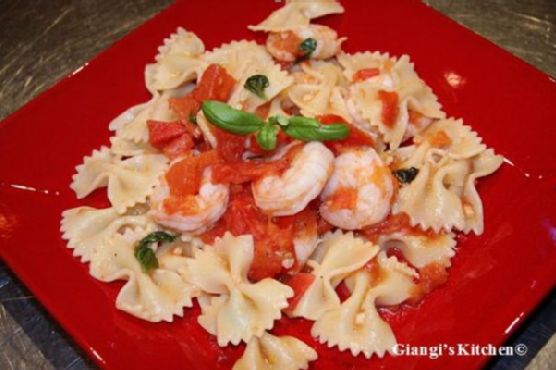 Farfalle with Shrimps, Tomatoes Basil Sauce Farfalle with Shrimps, Tomatoes Basil Sauce