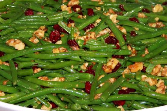 Green Beans With Roasted Walnuts and Sweet Cranberries Green Beans With Roasted Walnuts and Sweet Cranberries