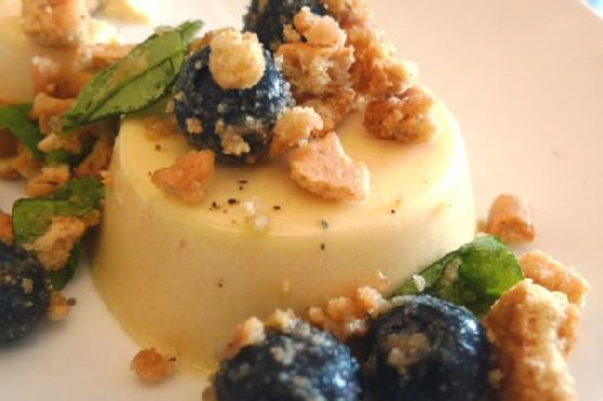 Honey Panna Cotta With Blueberries and Graham Crackers Honey Panna Cotta With Blueberries and Graham Crackers