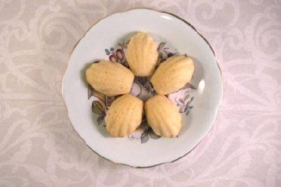 Lemon glazed madeleine Lemon glazed madeleine