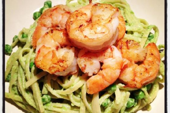Linguini in a Creamy Pea Sauce and Sautéed Shrimp Linguini in a Creamy Pea Sauce and Sautéed Shrimp