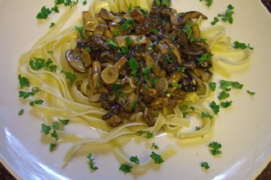 Mixed Mushroom Sauce Over Tagliatelle Pasta Mixed Mushroom Sauce Over Tagliatelle Pasta