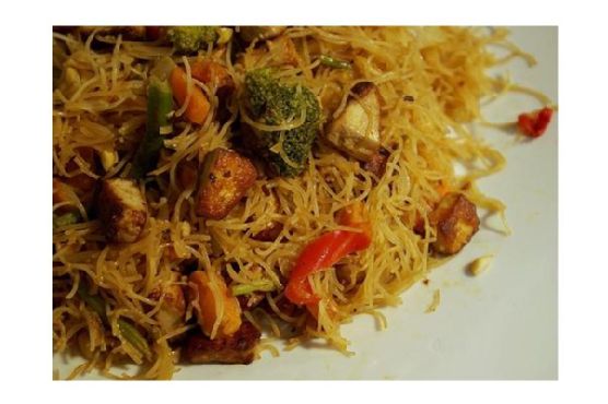 Noodles and Veggies With Peanut Sauce
