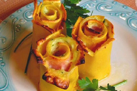 Pasta Roses With Zucchini and Ham