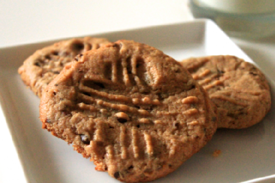 Peanut Butter Cookies with Flax Seeds and Chocolate Peanut Butter Cookies with Flax Seeds and Chocolate