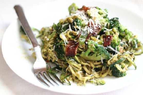 Pesto Zucchini "Spaghetti Pesto Zucchini "Spaghetti