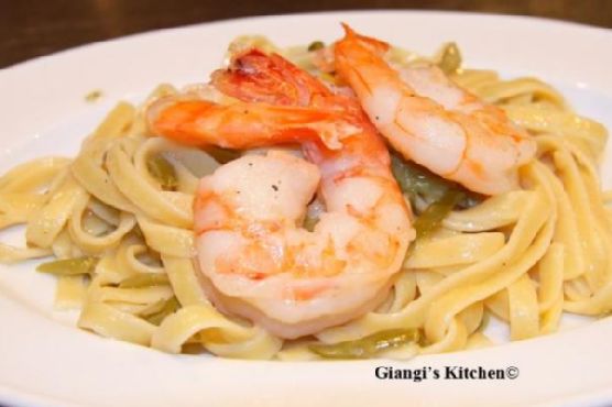 Poached Prawns with Fettuccine and French String Beans Poached Prawns with Fettuccine and French String Beans