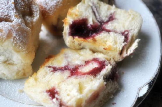 Raspberry Jam Swirled Buns