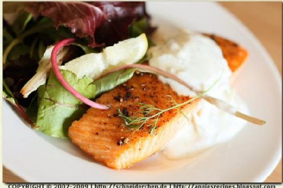 Seared Salmon With Garlic Dill Sour Cream