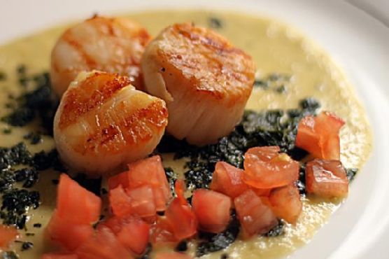 Seared Scallop With Asparagus Cream