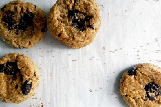 Spicy Peanut Butter-Chocolate Chip Cookies