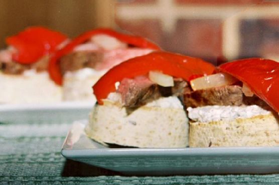 Steak And Pepper Rounds With Rose Horseradish Garlic Creme Sauce Steak And Pepper Rounds With Rose Horseradish Garlic Creme Sauce