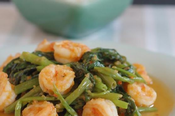Stir-Fry Water Spinach With Shrimp Paste (Belacan Kangkung) Stir-Fry Water Spinach With Shrimp Paste (Belacan Kangkung)