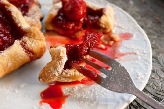 Strawberry Sauce Tartlets Strawberry Sauce Tartlets