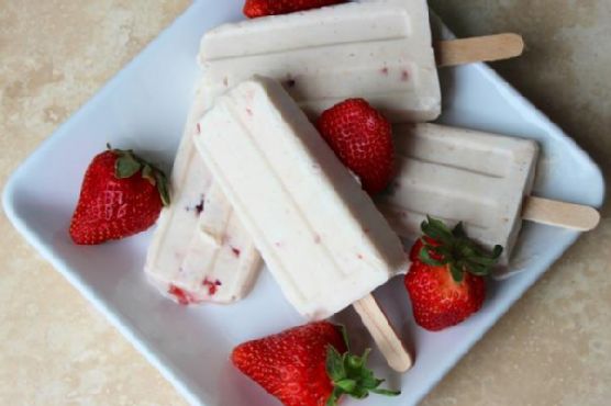 Strawberry Vanilla Bean Cheesecake Pudding Pops