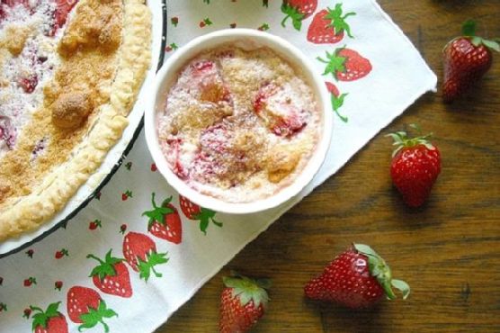 Vintage Project: Strawberry Sponge Pie Vintage Project: Strawberry Sponge Pie
