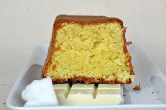 White Chocolate and Fresh Grated Coconut Cake White Chocolate and Fresh Grated Coconut Cake