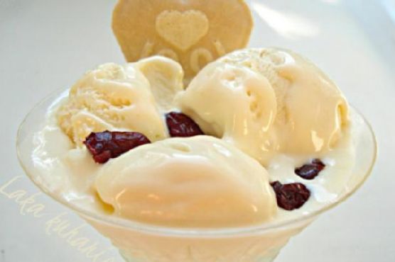 White chocolate-cranberry ice cream White chocolate-cranberry ice cream