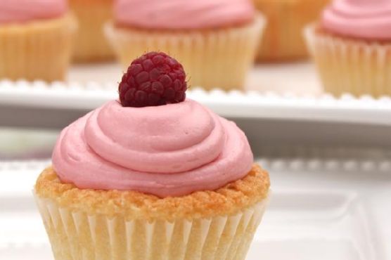 Zingy Lemon Raspberry Cupcakes Zingy Lemon Raspberry Cupcakes