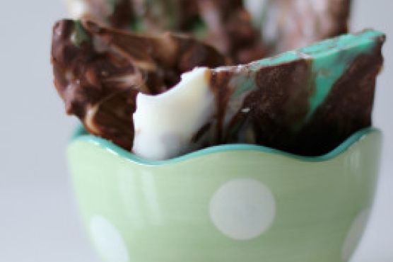 Chocolate Mint Marble Bark with Almonds Chocolate Mint Marble Bark with Almonds