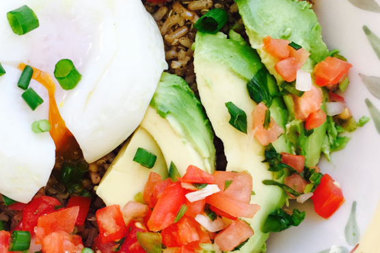 Easy Avocado Egg Quinoa Breakfast Bowl
