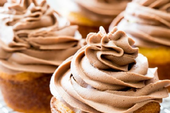 Nutella Buttercream Cupcakes with Hidden Cadbury Egg Nutella Buttercream Cupcakes with Hidden Cadbury Egg