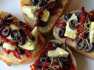 Artichoke, Kalamata, & Sun-Dried Tomato Mini-Pizzas With Garlic and Rosemary