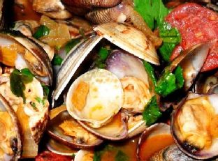Clams In Spicy Salami Sauce