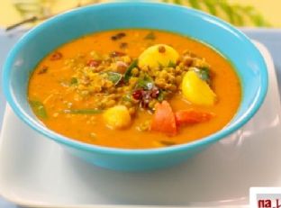 Pachai Payaru Kulambu (Green Moong Dal Curry)