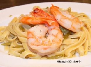 Poached Prawns with Fettuccine and French String Beans