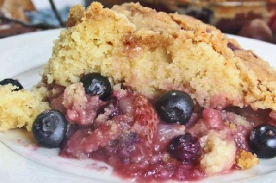 Warm Mixed Berry Crumb Cake